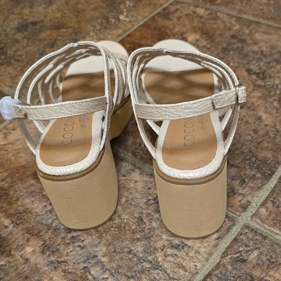 Matisse Cream Sandals with Strappy Design and Cushioned Sole - Picture 5 of 8